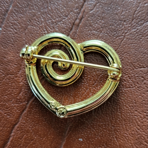 Vintage Signed Swarovski Swirly Heart Brooch! - Picture 2 of 8